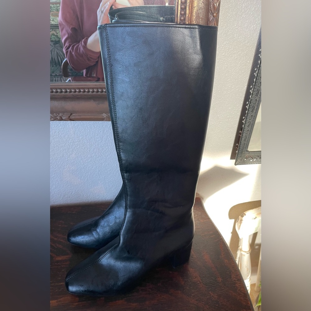 Elegant Lightweight Black Knee-High Women’s Boots Size 8.5